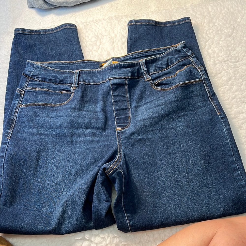 FURY Brand Women's Pullon Dark blue denim Straight Ankle Jeans Size L. EUC.